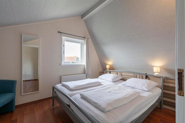 Slaapkamer - Vakantiehuis in Julianadorp bij Strand in Julianadorp aan Zee (2)