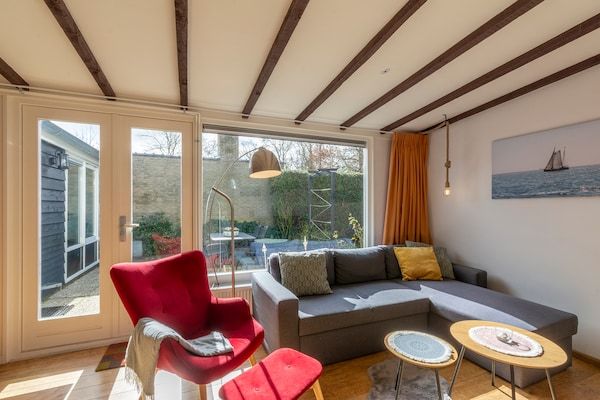 Woonkamer - Bungalow in Sint Maartenszee bij duinen in Sint Maartenszee (2)