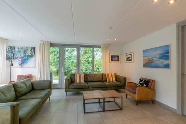 Woonkamer - Vakantiehuis bij Groote Keeten Strand in Callantsoog (2)