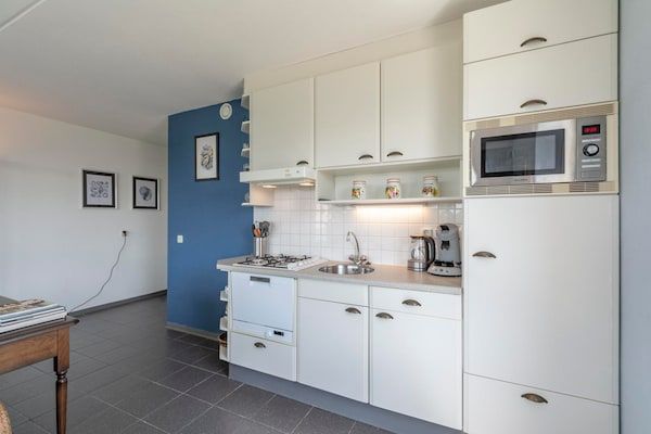 Keuken - Callantsduyne 21 met uitzicht op de duinen in Callantsoog (4)