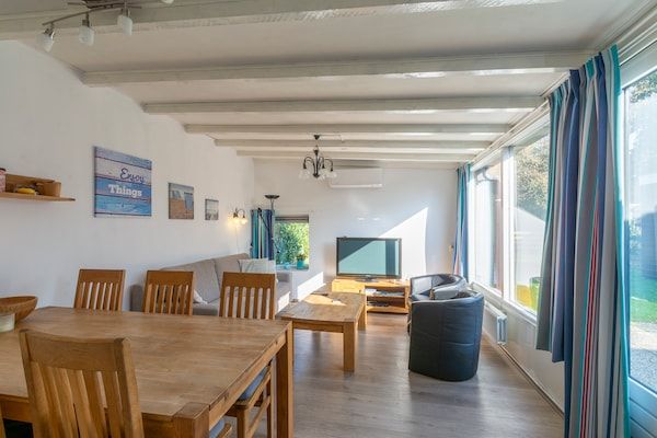 Woonkamer - Duinland 190, bungalow voor 5 personen met tuin in Sint Maartenszee (2)