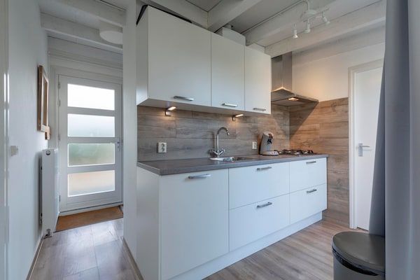 Keuken - Duinland 247 moderne bungalow voor 6 personen in Sint Maartenszee (3)