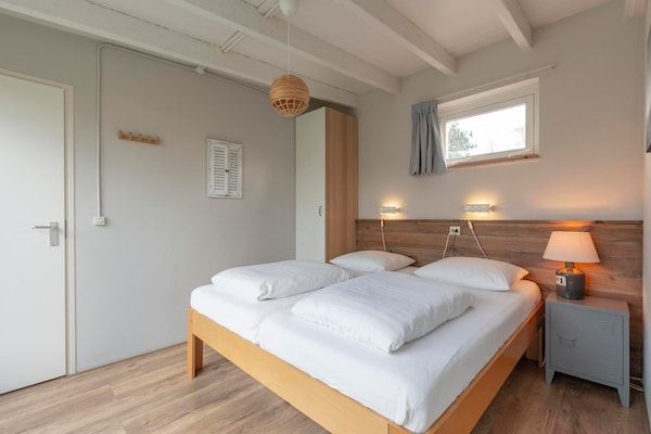 Slaapkamer - Duinland 247 moderne bungalow voor 6 personen in Sint Maartenszee (5)