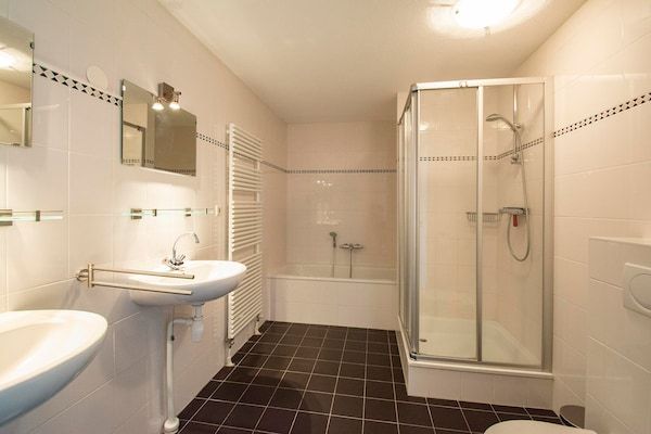 Badkamer - Appartement in Groote Keeten bij Strand in Groote Keeten (5)