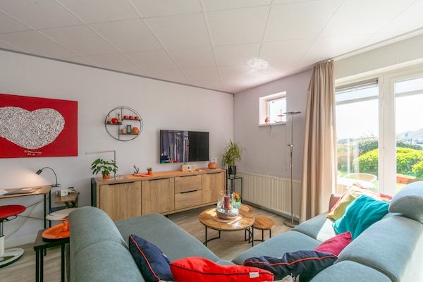 Woonkamer - Strandslag 103 appartement op de begane grond in Julianadorp aan Zee (1)
