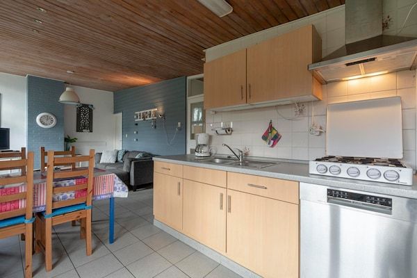 Keuken - Duinland 90 huis voor 6 gasten, Sint Maartenszee in Sint Maartenszee (3)