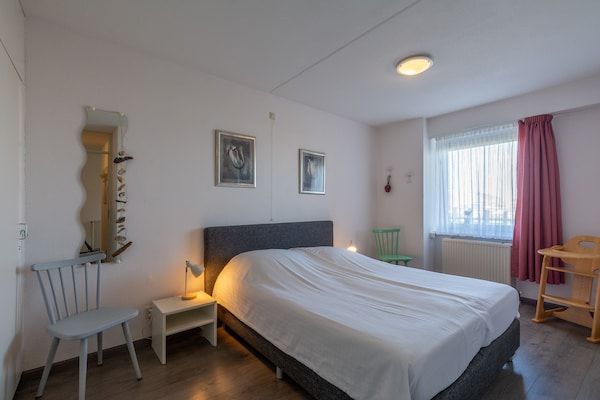 Slaapkamer - Strandslag 157 appartement voor 4 gasten in Julianadorp aan Zee (4)