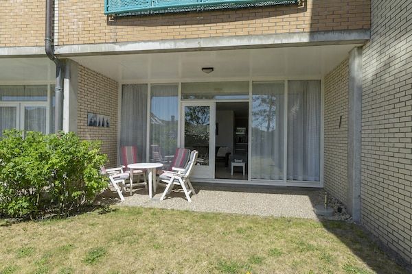 Buitenkant - Strandslag 107 appartement aan het strand in Julianadorp aan Zee (5)