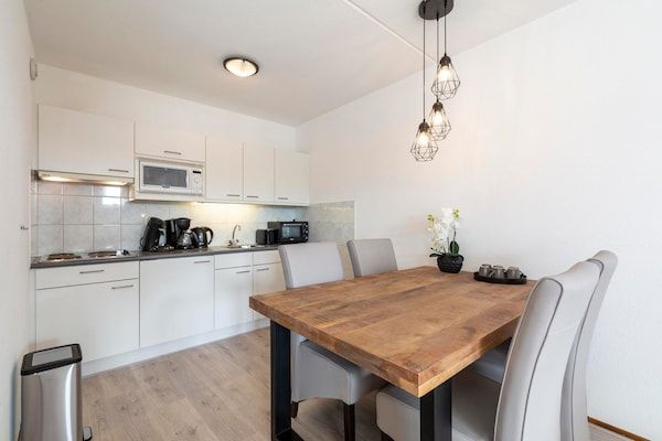 Keuken - Appartement aan Zee Huisdiervriendelijk in Julianadorp aan Zee (5)