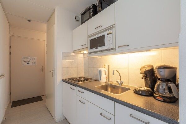 Keuken - Appartement aan Zee met Strandtoegang in Julianadorp aan Zee (3)