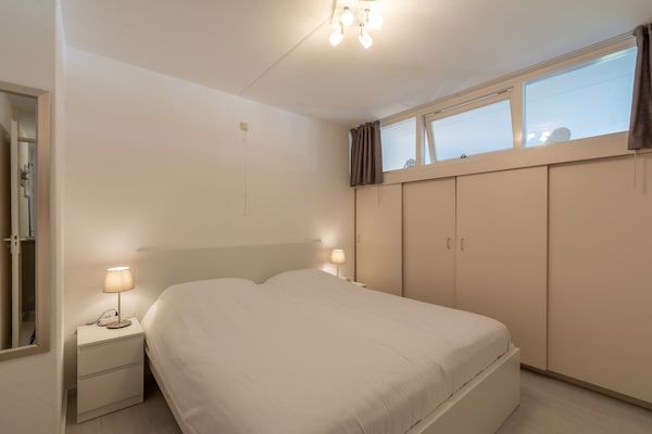 Slaapkamer - Appartement aan Zee met Strandtoegang in Julianadorp aan Zee (4)