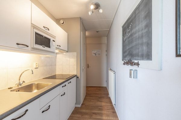 Keuken - Strandslag193 charmant appartement voor 4 personen in Julianadorp aan Zee (5)