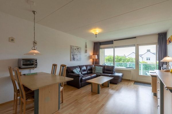 Woonkamer - Appartement in Callantsoog bij de duinen in Callantsoog (2)