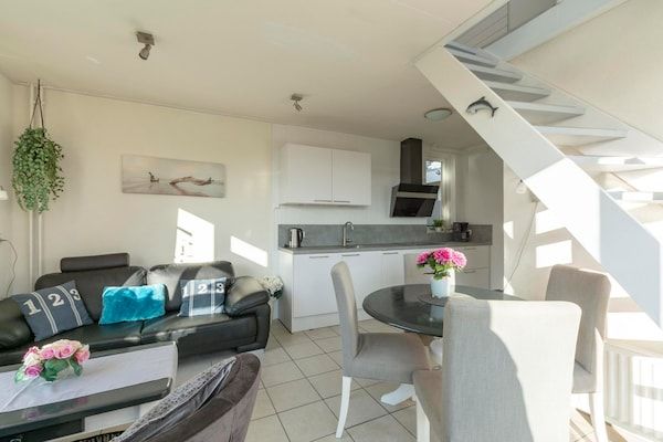 Woonkamer - Vakantiehuis Groote Keeten bij Strand in Groote Keeten (2)