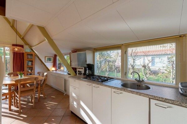 Keuken - Sandepark 93 huis vlakbij Groote Keeten Strand in Callantsoog (3)