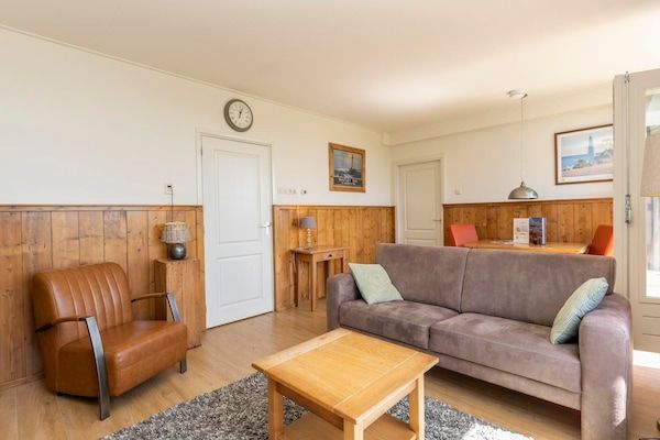 Woonkamer - Appartement in De Koog bij Texel Strand in De Koog (2)