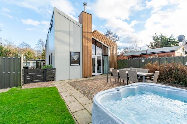 Buitenkant - Villa bij Sint Maartenszee Strand met Jacuzzi in Sint Maartenszee (2)