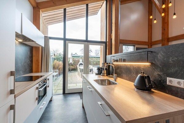 Keuken - Villa bij Sint Maartenszee Strand met Jacuzzi in Sint Maartenszee (4)