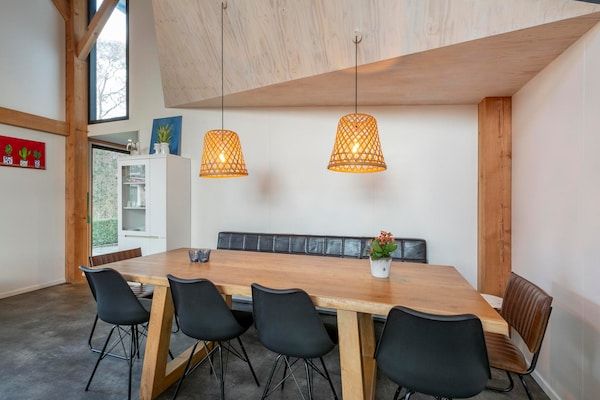 Eetkamer - Villa bij Sint Maartenszee Strand met Jacuzzi in Sint Maartenszee (5)