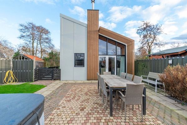 Buitenkant - Villa bij Sint Maartenszee Strand met Jacuzzi in Sint Maartenszee (1)