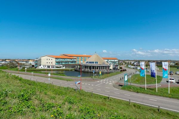 Buitenkant - Strandslag203 met balkon met uitzicht op de duinen in Julianadorp aan Zee (1)