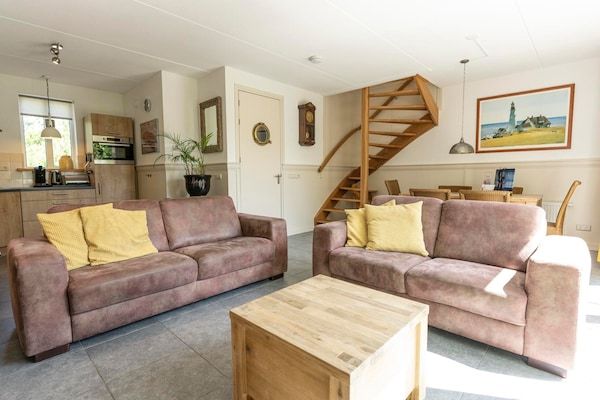 Woonkamer - Vakantiehuis in De Koog bij Strand in De Koog (2)