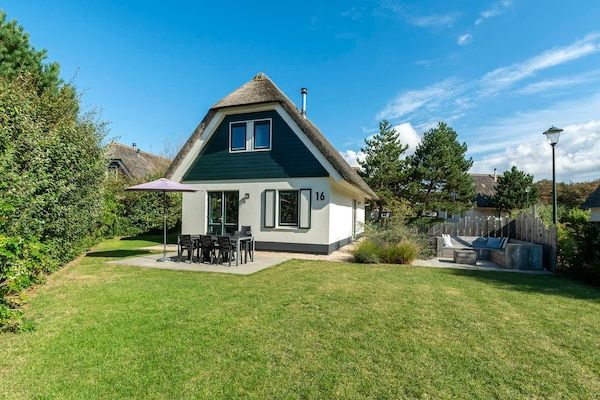 Buitenkant - Duynopgangh16 villa voor 8 gasten achter de duinen in Julianadorp aan Zee (1)