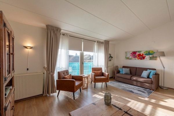 Woonkamer - Heldere kustschuilplaats in Julianadorp aan Zee (2)