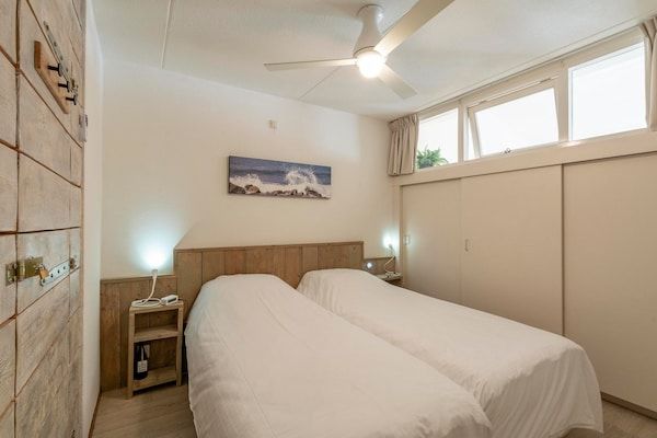 Slaapkamer - Heldere kustschuilplaats in Julianadorp aan Zee (4)
