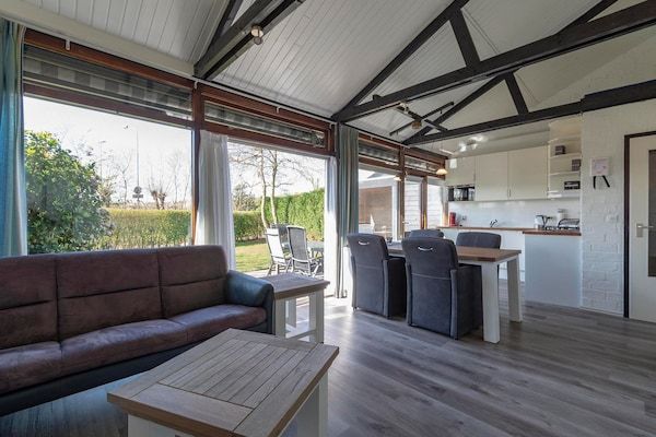 Woonkamer - Boerenslag-2, 5 gasten tegenover het strand in Sint Maartenszee (2)