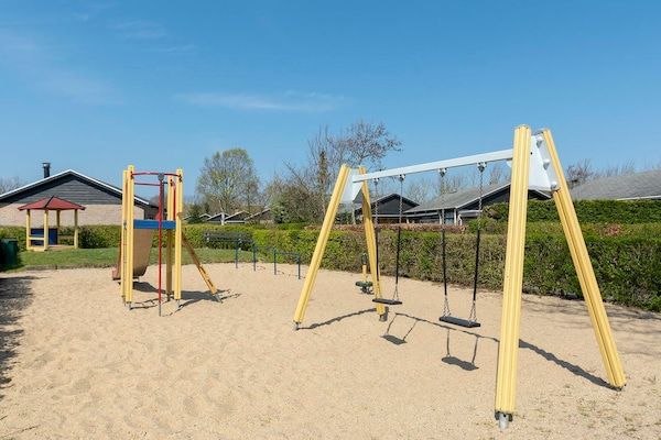 Park - Boerenslag-2, 5 gasten tegenover het strand in Sint Maartenszee (5)
