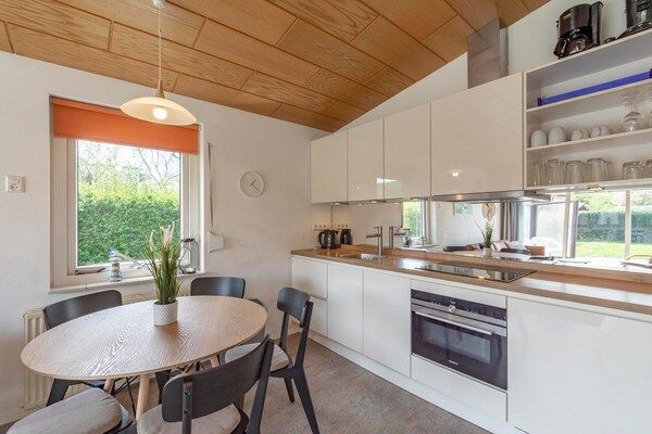 Keuken - Bungalow in Callantsoog bij Strand in Callantsoog (4)