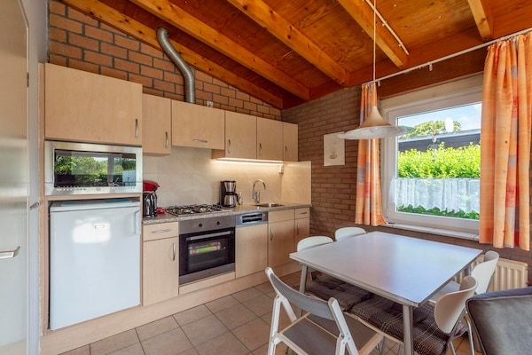 Keuken - Bungalow bij Strand en Bos in De Blenck in Callantsoog (3)