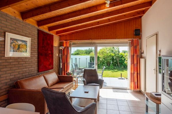 Woonkamer - Bungalow bij Strand en Bos in De Blenck in Callantsoog (2)