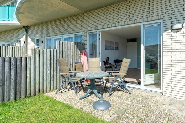 Buitenkant - Stranduitje met terras in Julianadorp aan Zee (1)