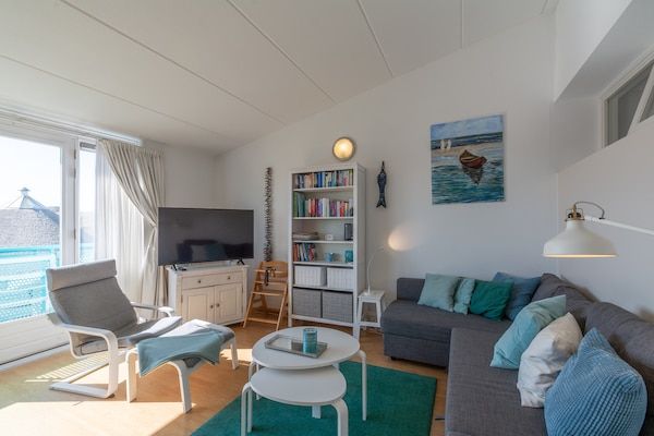 Woonkamer - Appartement in Julianadorp aan Zee in Julianadorp aan Zee (2)