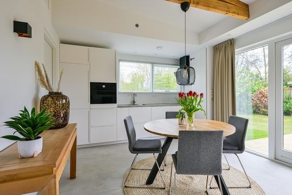Eetkamer - Eureka 36 bungalow voor 4 personen met tuin in Sint Maartensvlotbrug (5)