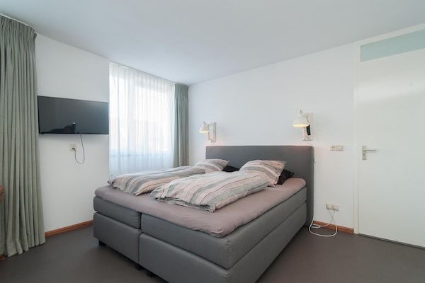 Slaapkamer - Suite Duinzicht aan het dorpsplein van Callantsoog in Callantsoog (3)