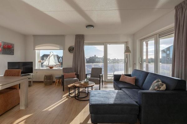Woonkamer - Residence Juliana 77 Appartement aan zee in Julianadorp aan Zee (2)
