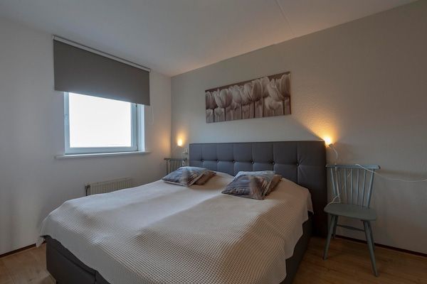 Slaapkamer - Residence Juliana 77 Appartement aan zee in Julianadorp aan Zee (3)