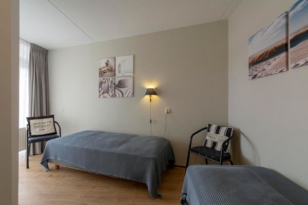 Slaapkamer - Residence Juliana 77 Appartement aan zee in Julianadorp aan Zee (4)