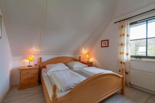 Slaapkamer - De Buitenplaats 145 villa met sauna in Callantsoog (3)