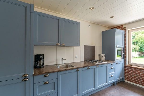 Keuken - Bungalow aan de kust met tuin in Callantsoog (2)