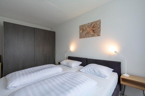 Slaapkamer - Appartement in Julianadorp bij het Strand in Julianadorp aan Zee (3)