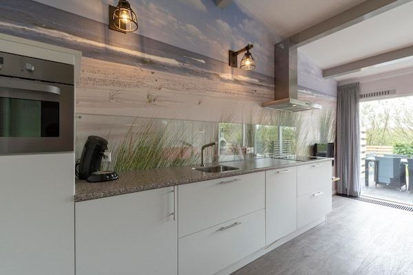 Keuken - Vakantiehuis op autovrij park Garnekuul in Callantsoog (3)