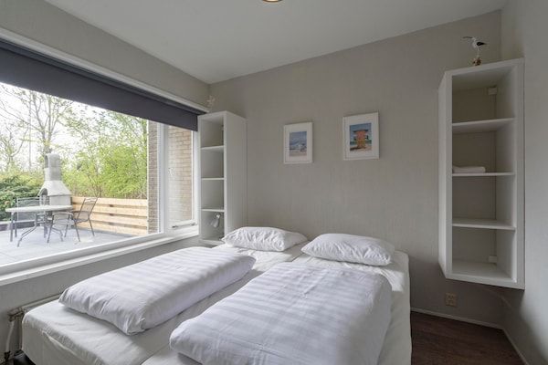 Slaapkamer - Vakantiehuis op autovrij park Garnekuul in Callantsoog (5)