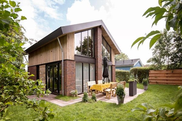 Buitenkant - Villa met tuin vlakbij de Nederlandse duinen in Julianadorp aan Zee (1)
