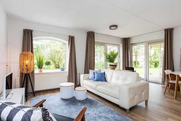 Woonkamer - Appartement aan Zee, Dieren welkom in Julianadorp aan Zee (1)