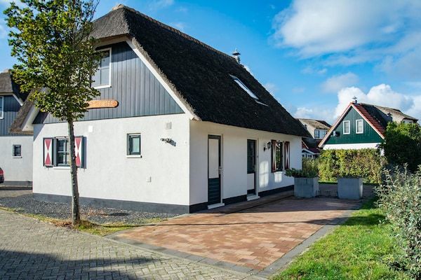 Buitenkant - Villa in Callantsoog met Whirlpool en Strand in Callantsoog (1)