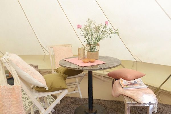 Eetkamer - Tentlodge met eigen keuken en badkamer in Callantsoog (1)